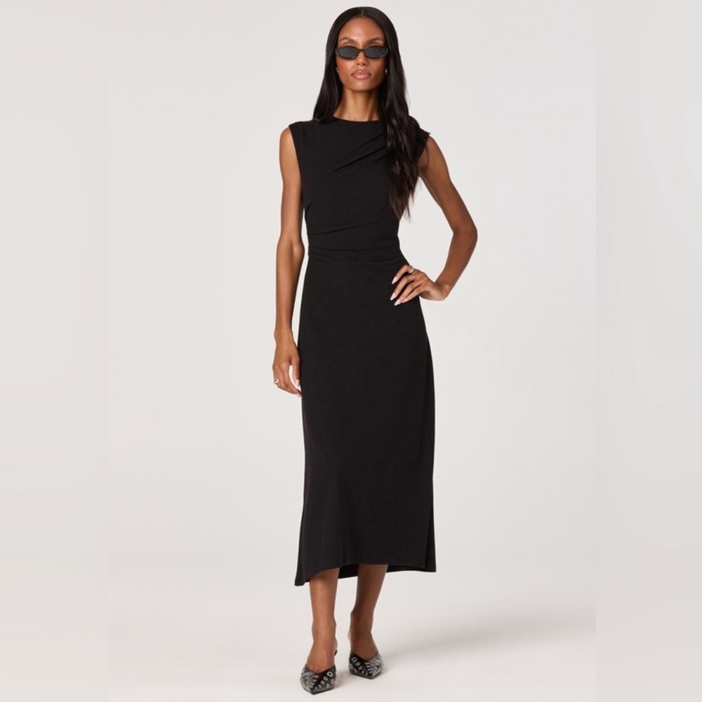 Astr Black Sleeveless Midi Dress